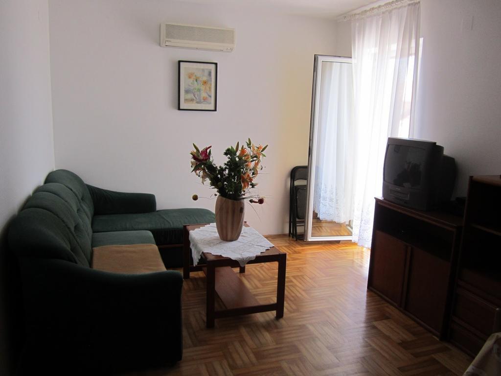 Apartments Antonia Malinska Buitenkant foto
