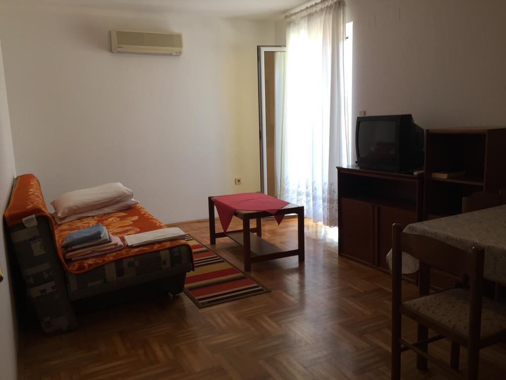 Apartments Antonia Malinska Buitenkant foto